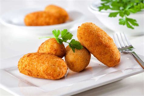 Croquettes .